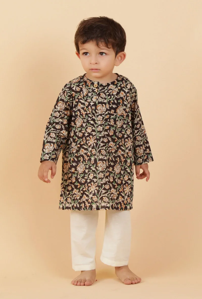 Set Of 2- Kyan Black Kalamkari Printed Cotton Kurta & Off-White Pyjama