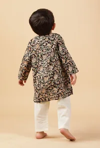 Set Of 2- Kyan Black Kalamkari Printed Cotton Kurta & Off-White Pyjama image 3