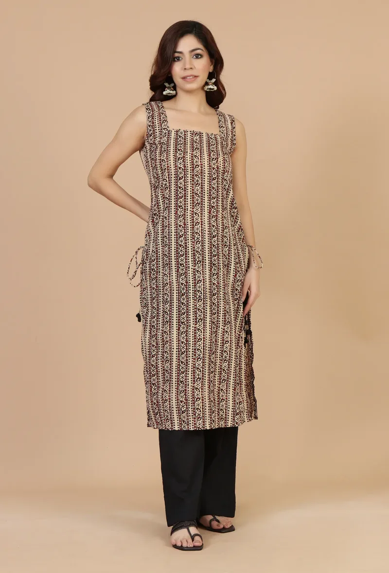 Set of 2: Baagh Printed Straight Kurta & Solid Black Cotton Pants