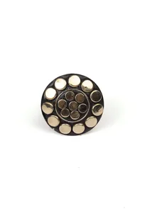 Laq Fashionable Light Weight Circular Gold/Black Color Ring image 3
