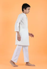 Set Of 2: Off-White Mulmul Kurta & Pant image 2