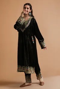 Set Of 3: Dark Jungle Green Kashmiri Tilla Embroidery Phiran With Pant and Dupatta-Free Size image 4