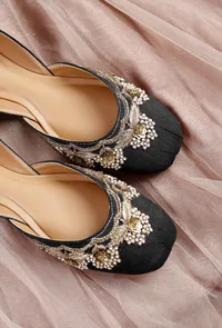 Black Dabka Moti Silk Juttis image 3