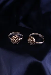 Kumudini German Silver Adjustable Toe Ring image 1