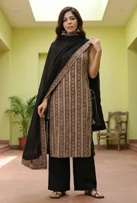 Black Cotton Dupatta with Handcrafted Baagh Block Print Border image 1