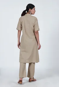 Set Of 2: Beige Cotton Kurta & Pant Set image 3
