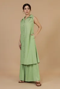 Set of 2: Light Green Sleeveless Shirt Kurta & Flared Palazzo Pants image 2