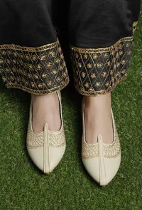 Off White Zari Aari Embroidered Juttis image 2
