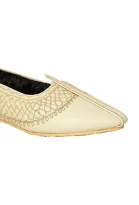 Off White Zari Aari Embroidered Juttis image 6