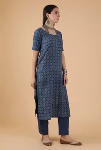 Ganika Indigo Buta Printed Straight Kurta image 2