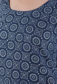 Ganika Indigo Buta Printed Straight Kurta image 5