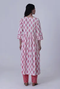 Set Of 2: White Cotton Kurta & Pant Set with Pink Motif image 3