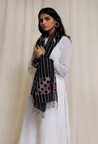 Black Stripes Handloom Cotton Jamdani stole image 4