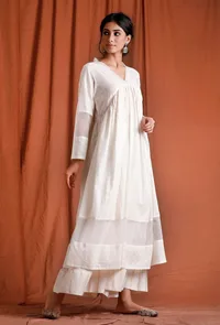 Off White Gathered Organza Kurta image 3