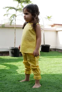 Set Of 2: Merry Yellow Cotton Top And Yellow Capri image 3