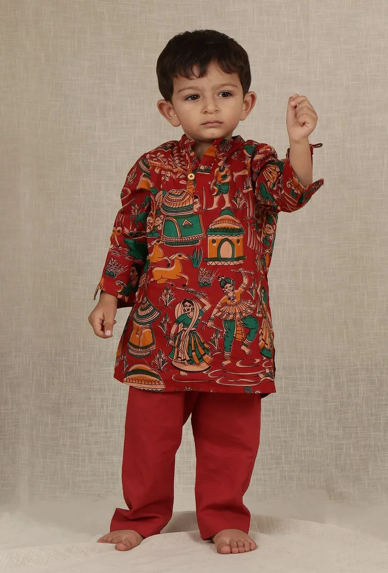 Set Of 2: Laksh Red Kalamkari Printed Cotton Kurta & Maroon Red Pyjama