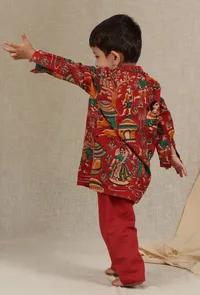 Set Of 2: Laksh Red Kalamkari Printed Cotton Kurta & Maroon Red Pyjama image 2