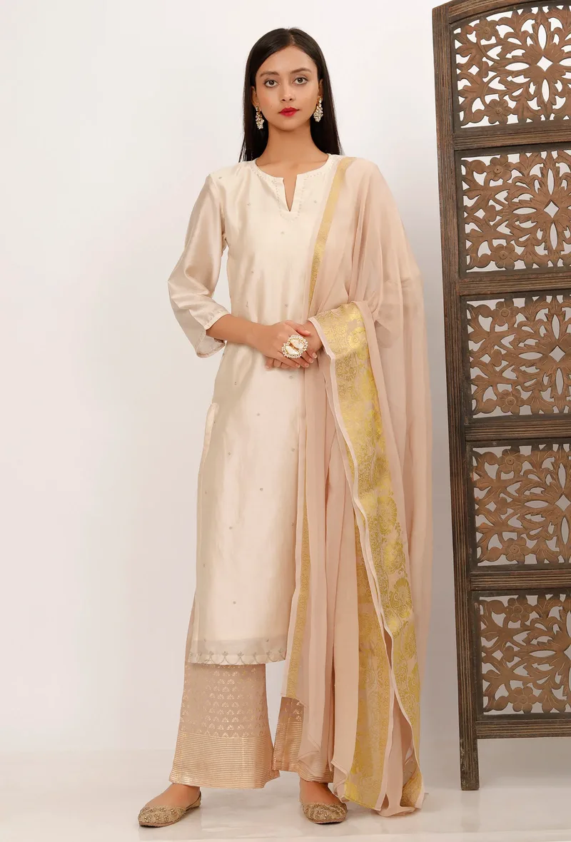 Set of 3: Cream Banarsi Chanderi Kurta With Beige Chiffon Dupatta and Beige Foil Printed Pallazo