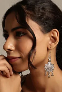 Silver Plated Partywear Trendy Shaped Square Bead Chain Maangtikka With Dangler Earring image 4