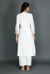White Cotton Kurta With Beige Floral Kantha Work image 3