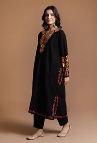Noir Aari Embroidered Kashmiri Phiran-Free Size image 3