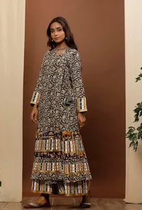 Set Of 3: Black Kalamkari Straight Kurta and Beige Cotton Dupatta with Black Kalamkari Flared Pants image 2