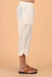 Peach Cotton Mulmul Short Kurta & White Three Quarter Pant image 5