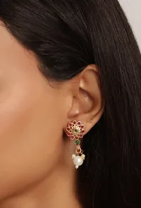 South Indian Laxmi Devi Pearl Necklace Ensemble image 2