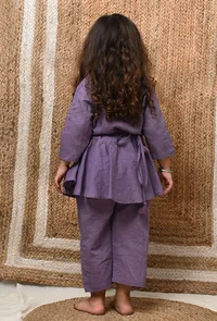 Set Of 2: Mauve Mul Mul Kurta With Pants image 4