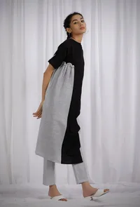 Set Of 2: Black Cotton Cotton Kurta With Cotton Black Striped Straight Pants image 2