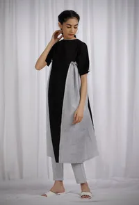 Set Of 2: Black Cotton Cotton Kurta With Cotton Black Striped Straight Pants image 3