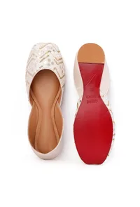 White Embroidered Silk Juttis image 3