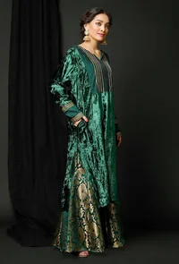 Set of 2 : Green Velvet Phiran and Green Banarsi Brocade Sharara image 2