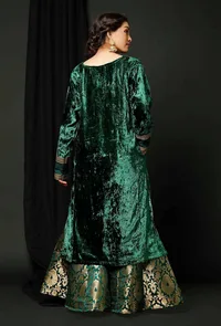 Set of 2 : Green Velvet Phiran and Green Banarsi Brocade Sharara image 4