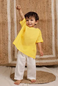 Set Of 2: Yellow Short Mul Mul Kurta With Off-white Pant image 2