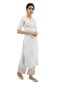 White Cotton Kurta With Mustard Kantha Embroidery image 3