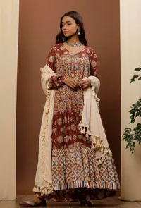 Set of 3: Rust Red & Beige Kalamkari Cotton Kurta With Red Flared Pants & Beige Kota Dupatta image 1