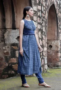 Diya Indigo Solid Blue Bustier Top image 3