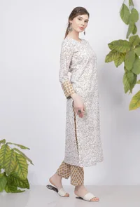 Set of 2: Muse Brown V Neck Floral Hand-Block Printed Straight Fit Cotton Kurta with Muse  Quatrefoil Handblock Cotton Pants image 2