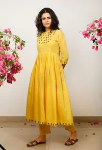 Set of 2: Yellow Cotton Kurta with Yellow Solid straight Cotton Pants image 4