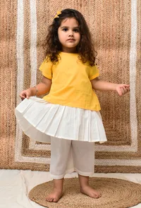 Set Of 2: Yellow and Off-White Mul Mul Kurta With Pants image 2
