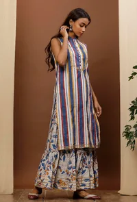 White Striped Cotton Straight Kurta With Gotta Detail image 3