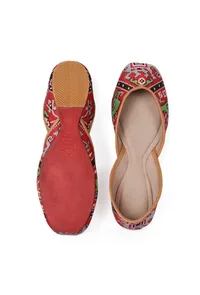 Green & Red Silk Patola Print Juttie image 3