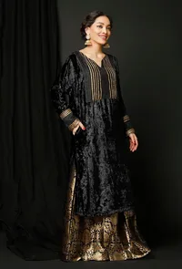Set of 2 : Black Velvet Phiran and Black Banarsi Brocade Skirt image 2