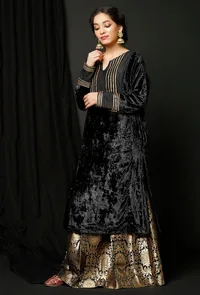 Set of 2 : Black Velvet Phiran and Black Banarsi Brocade Skirt image 3