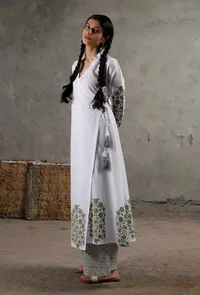 Block Printed White Angrakha Kurta image 3