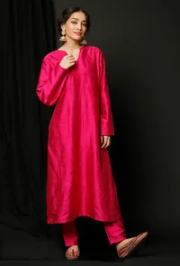 Set of 3 : Pink Raw Silk Kurta with Pink Raw Silk Pants and Pink Raw Silk velvet Odhani image 3