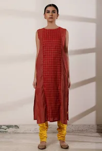 Set of 3: Maroon Zari Woven Straight Kurta and Churidar with Black Kani Dupatta image 4