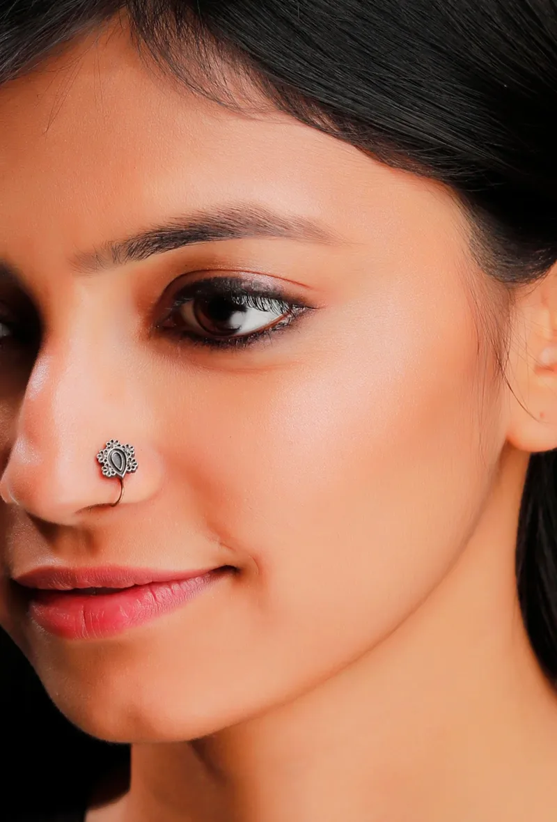 Black Enamel Flower Shaped Silver Brass Nosepin