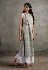 Green And White Block Printed Cotton Kurta image 2
